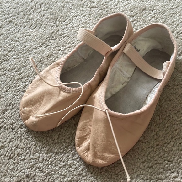 Girls ballet shoes - Picture 2 of 3